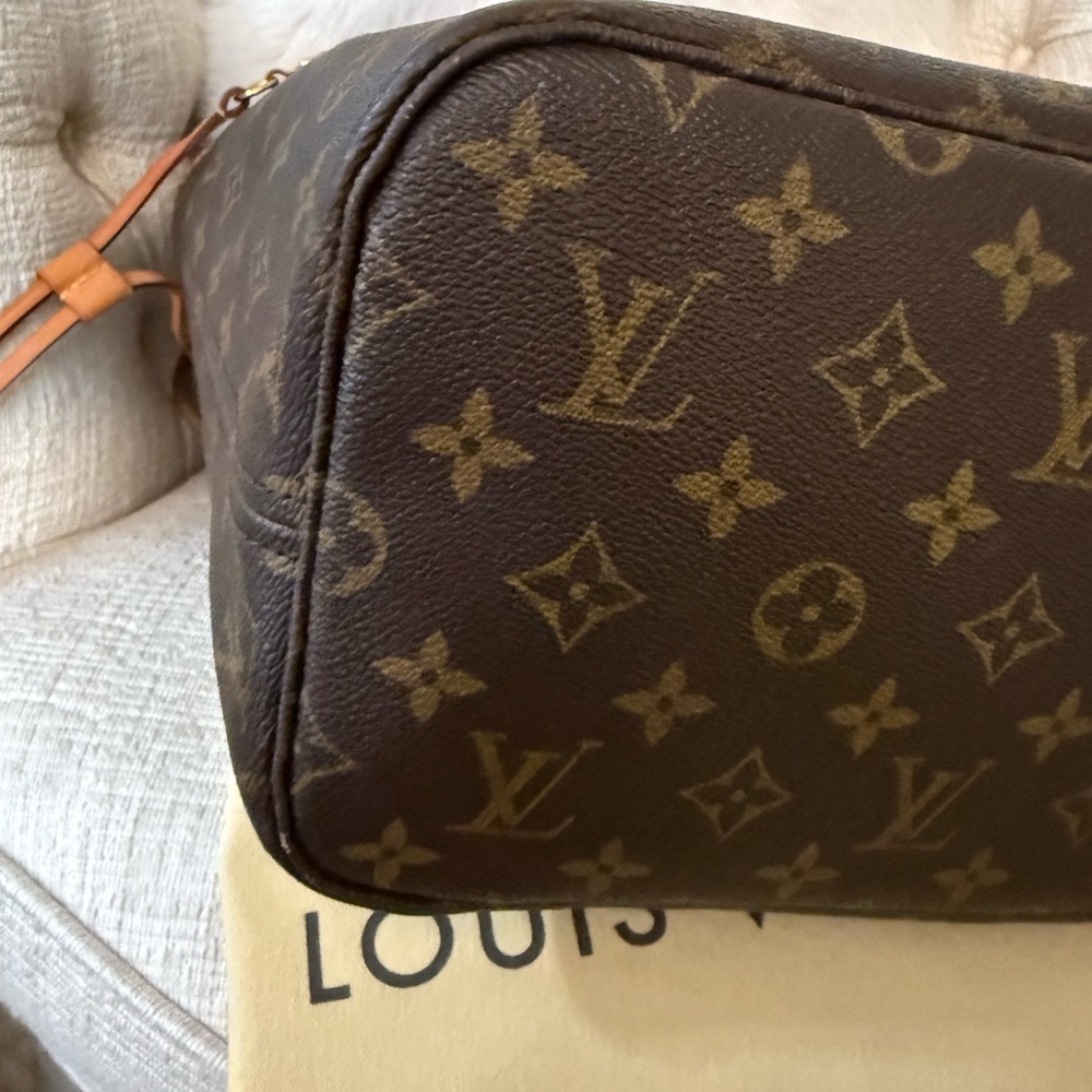 Louis Vuitton Classic Monogram Neverfull MM Tote - Picture 6 of 12